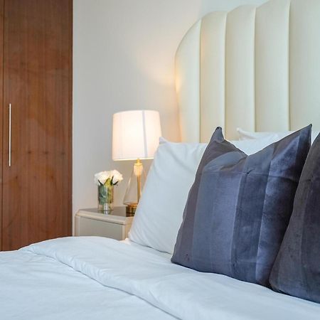 Luxurious Stylish Apartments Across Dubai Mall Burj Khalifa City Views Εξωτερικό φωτογραφία
